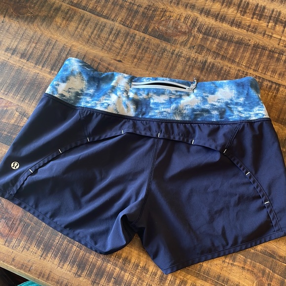 Lululemon Size 6 Shorts - Picture 5 of 9